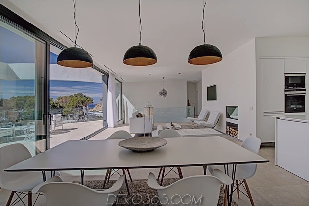 chic-house-with-curving-zweistöckige terrasse-14-kitchen-table.jpg