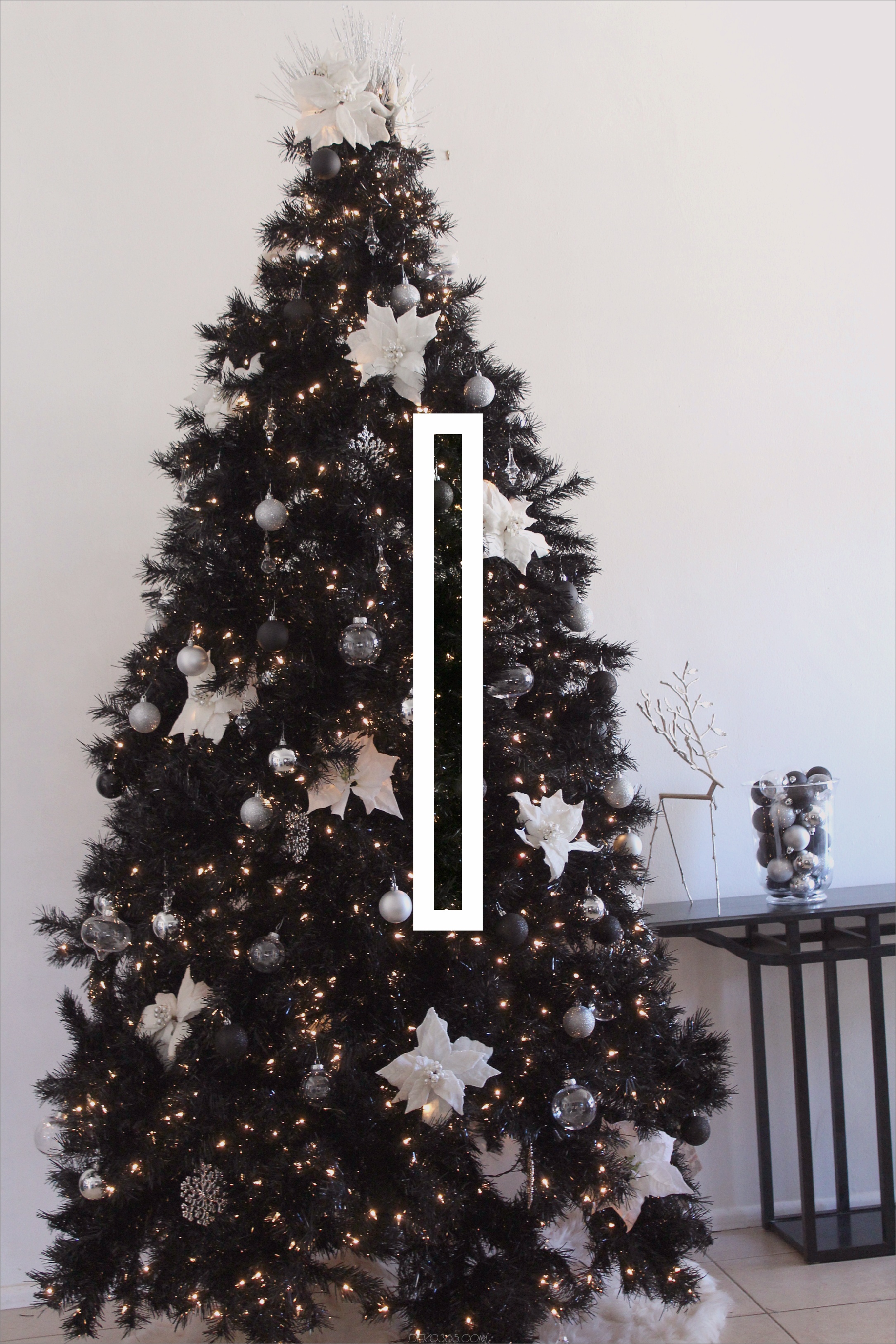 Schwarze Weihnachtsbäume, die Ihrem Dekor eine verwegene Wendung bringen_5c588bf18551f.jpg