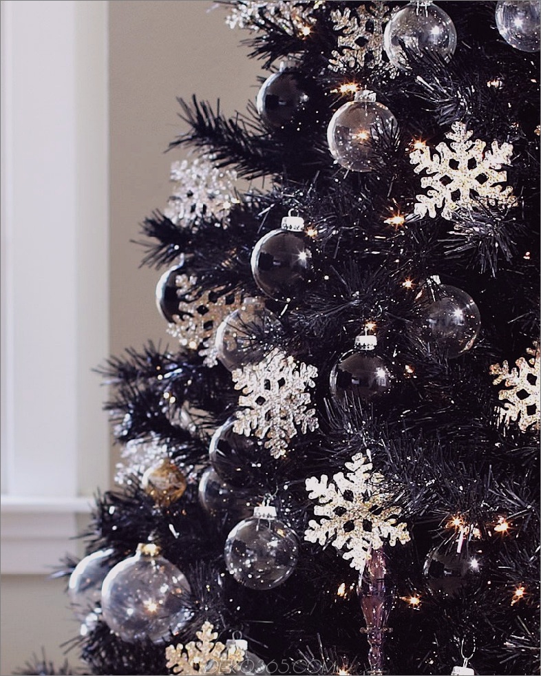 Schwarze Weihnachtsbäume, die Ihrem Dekor eine verwegene Wendung bringen_5c588bf390332.jpg
