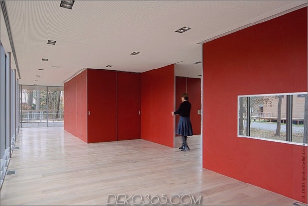 Glas-Pavillon-Spiegelung-säkularer Kiefer-Baum-Wald-7.jpg