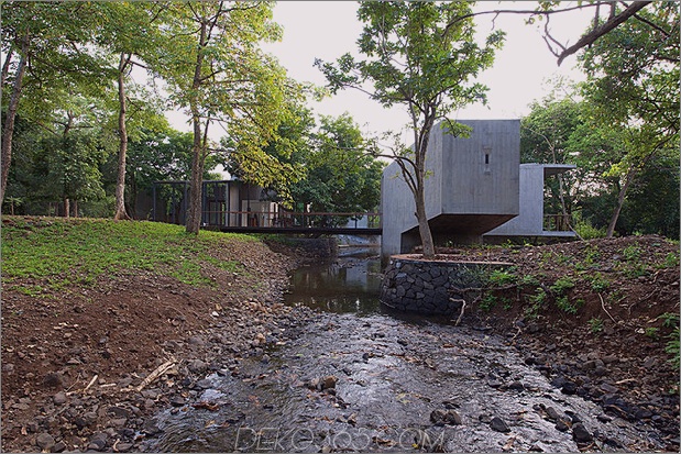 steel-bridge-over-stream -connects-private-publia-areas-home-11-façade.jpg