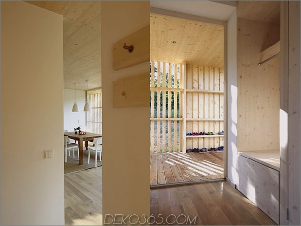 Stelzen-Beton-Basis-Lift-Home-Über-Hang-3-Entry-dining.jpg