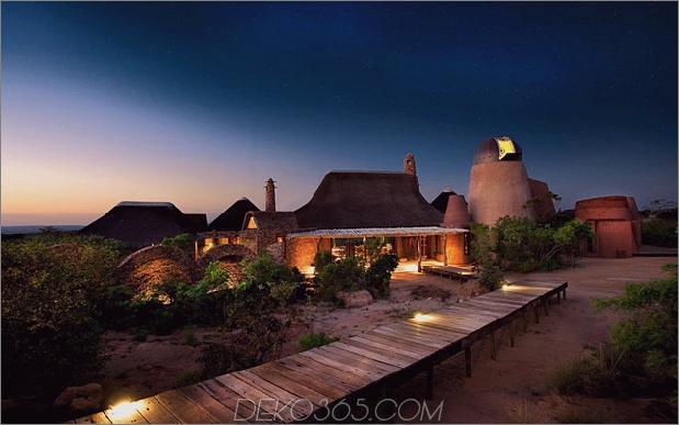 südafrikanische Villa mit höhlenartigen Innenräumen und Sternwarte 1 thumb 630x393 28847 Südafrikanische Villa mit höhlenartigen Innenräumen und Sternwarte