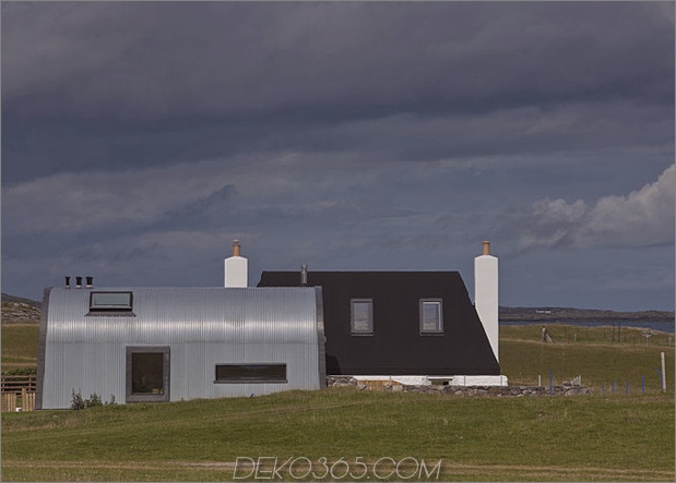 Traditionell-schottisches Landhaus-neu erfunden-mit-Chic-landwirtschaftlich-industriellem Flair-3-rear-straight.jpg