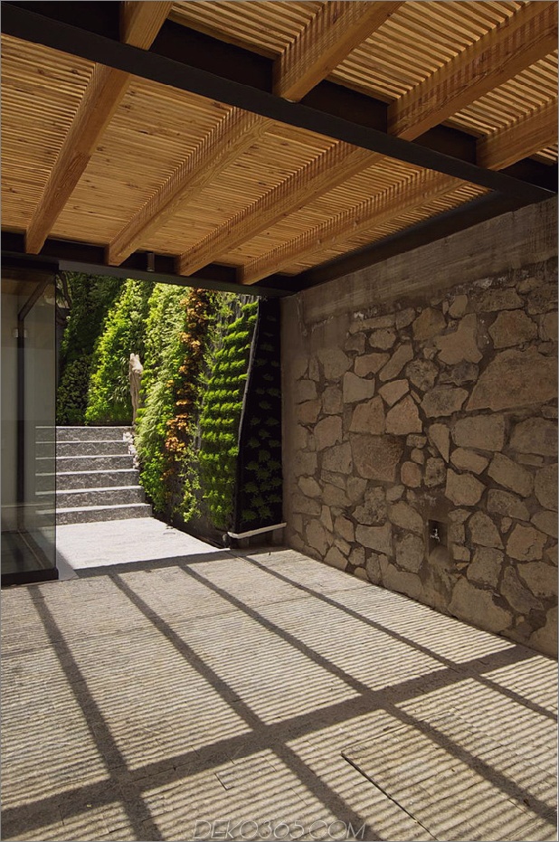 indoor-outdoor-zone-akzentuiert-vertikal-gardens-5-garage.jpg