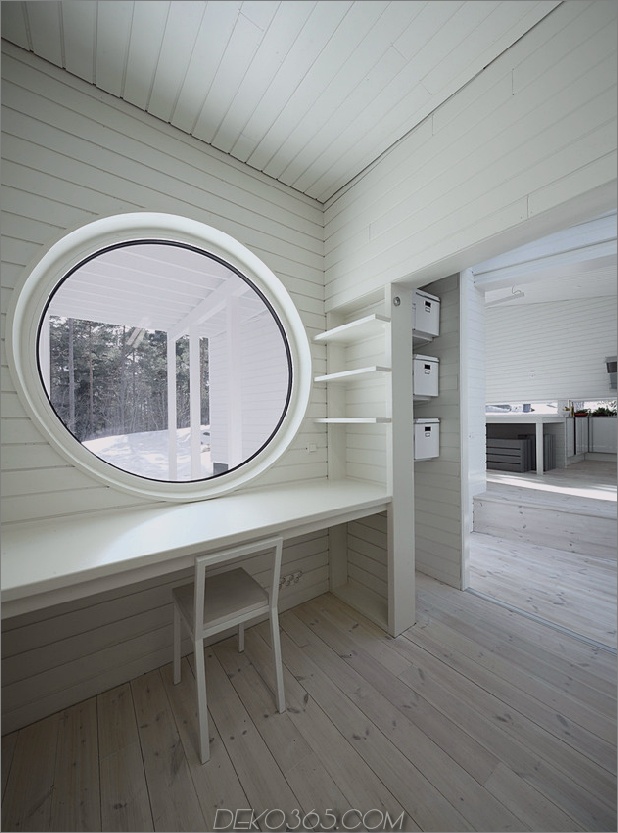 minimalistisches Holzboothaus-schwimmend in Finnland-Wald-6.jpg