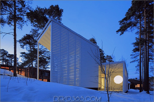 minimalistisches Holzboothaus-schwimmend in Finnland-Wald-24.jpg