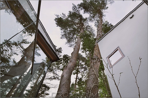 Schräg-Linear-Haus-Plan-integriert-Bäume-und-Architektur-4.jpg