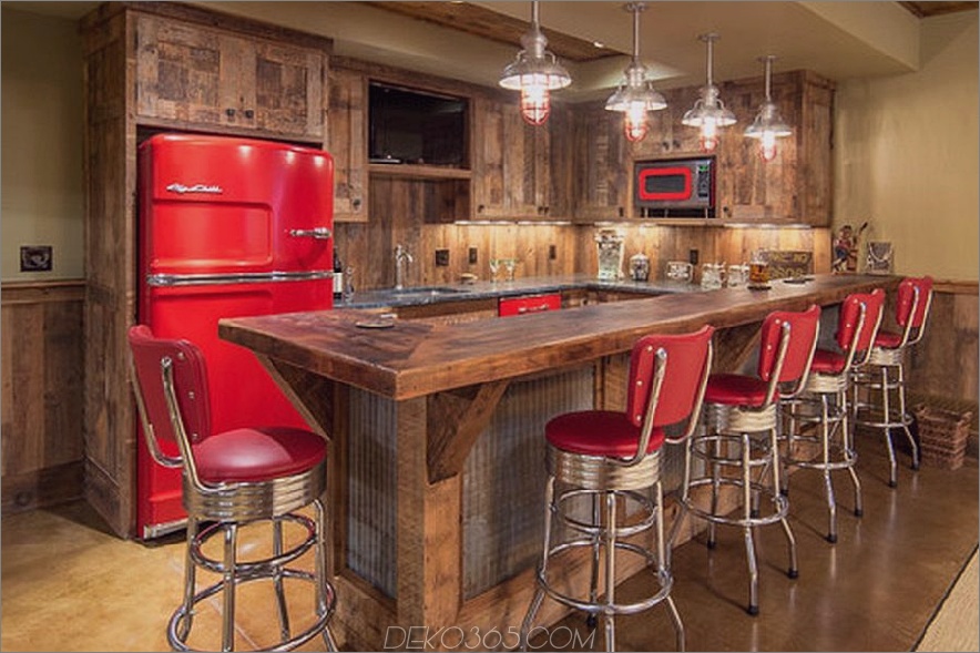 Rustikale Küche mit Cherry Red Appliances