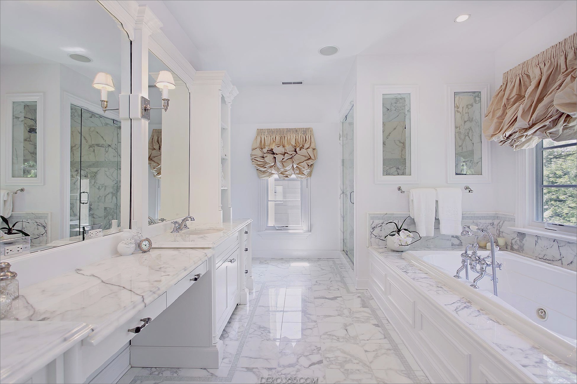 Weiße Badezimmer-Designs, die Ihre nächsten Renovierungen inspirieren werden_5c58902e522f9.jpg