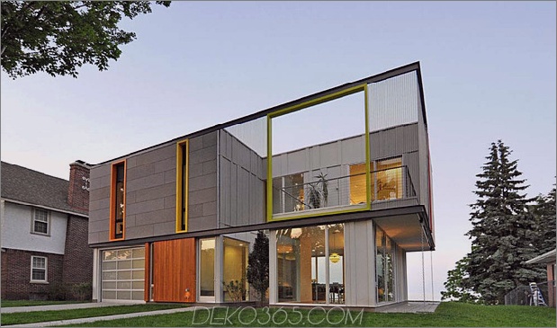 buntes zeitgenössisches Haus mit einer mutigen grünen Seite 1 thumb 630x371 11482 Wisconsin-Landhaus mit einer oberen Freiluftterrasse