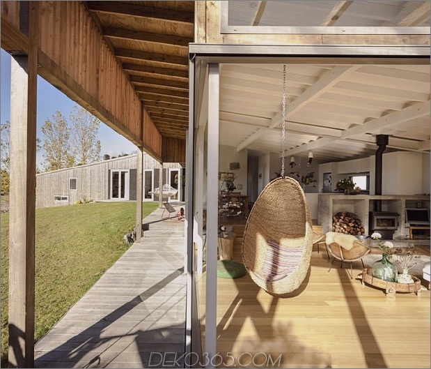 Holz-Lamellen-Haus-mit-völlig-offenen-Lebensräumen-8-Einwärtsbewegung.jpg