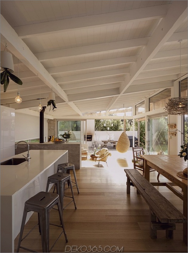 Holz-Lamellen-Haus-mit-völlig-offene-Wohnräume-15-kitchen.jpg