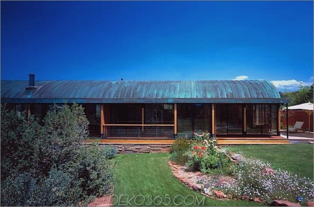 Wüste-Wohnung-Kupfer-plattiertes Fass-Dach-15-garden.jpg