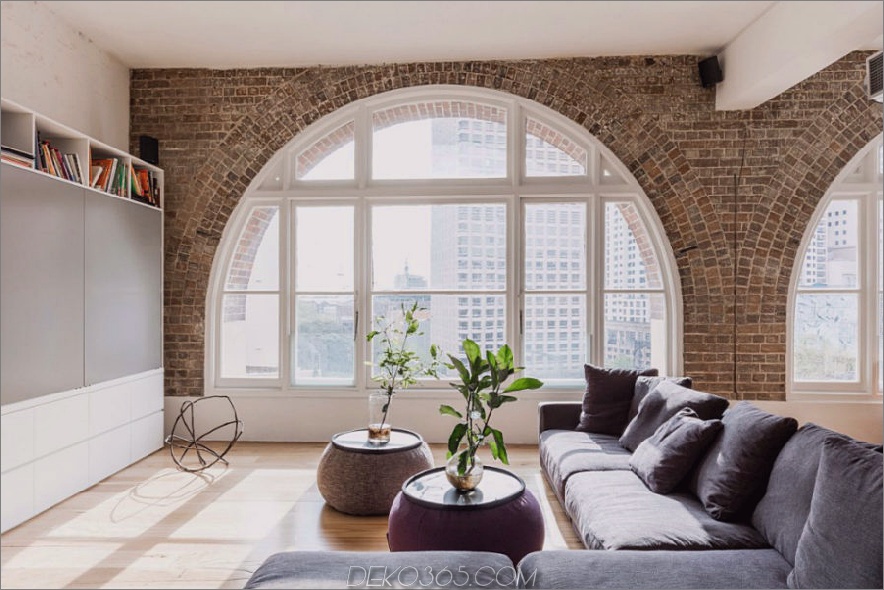 Sichtbares Ziegelsteinverzierungsfenster 900x600 Zeitgenössisches Haus, das das Beste aus dem alten Backsteinbau macht