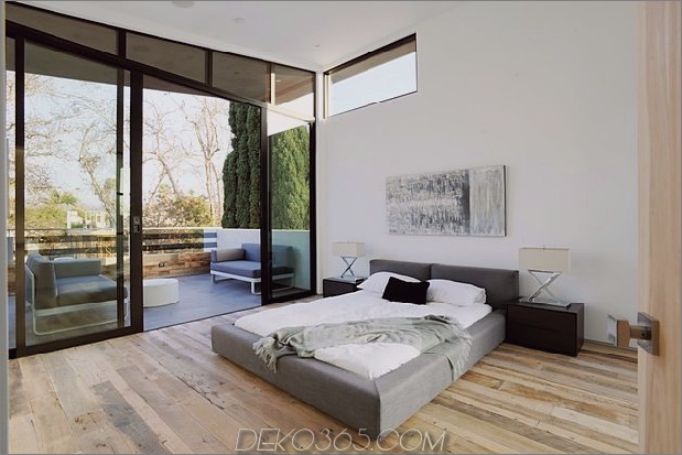 zeitgenössische-home-pool-black-white-iterior-28-master-suite.jpg
