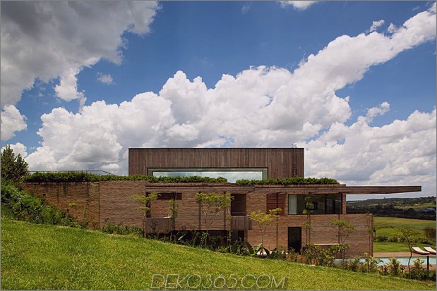 Zeitgenössisches-Hügel-Haus-Brasilien-verschwindet-in-Landschaft-12-exterior.jpg