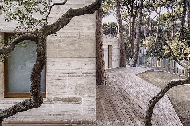 Minimal-Italian-Home-Mischungen-Einzigartige-Stein-Holz-Oberflächen-5-Bäume.jpg