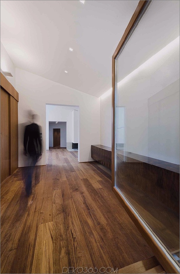 Minimal-Italian-Home-Blends-Einzigartige Stein-Holz-Oberflächen-12 Durchsicht-Fenster.jpg