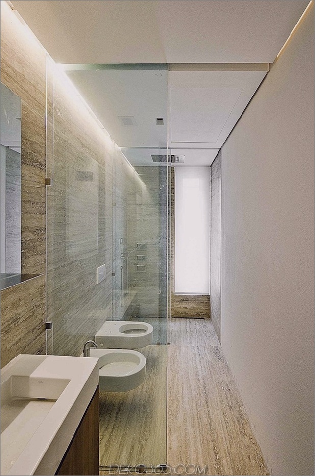 minimal-italienisch-home-blends-unique-stein-holz-finishes-21-bathroom.partitions.jpg